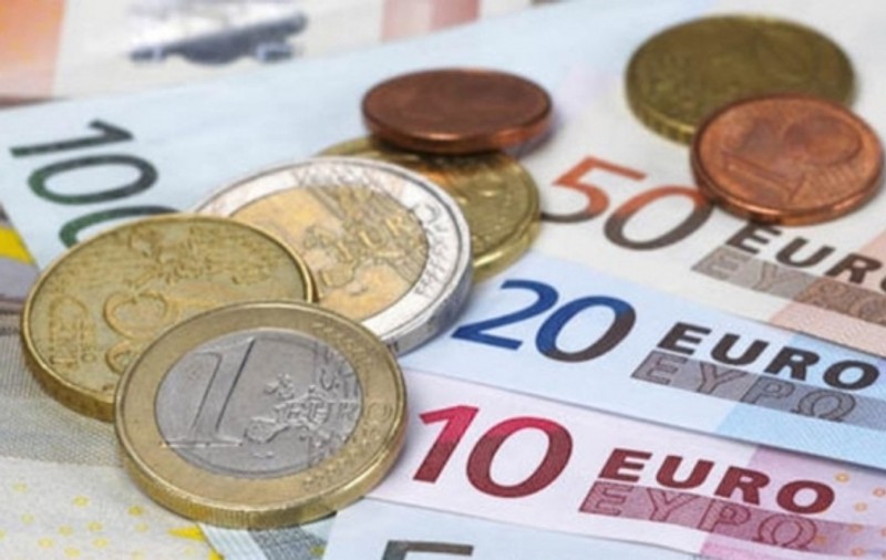 Curs valutar, 30 aprilie. Moneda europeană înregistrează o uşoară scădere