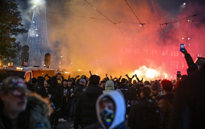 12 răniți și 57 de arestați, ce fanii echipei Maccabi Tel Aviv au fost atacați în Amsterdam, după meciul cu Ajax din Europa League. Armata israeliană a trimis 3 avioane de salvare