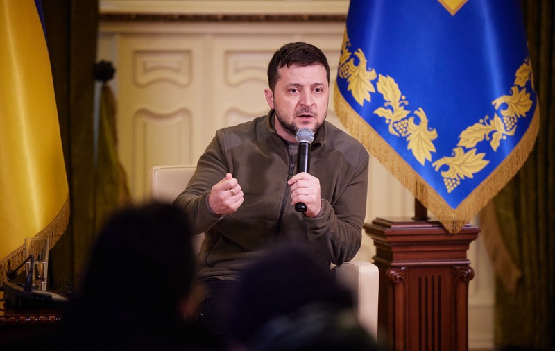 Zelenski le cere soldaților ruși să se predea. „Vă vom trata aşa cum trebuie trataţi oamenii, cu demnitate”