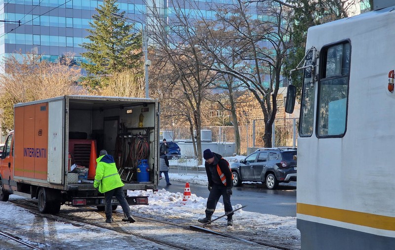 Circulația tramvaielor, blocată timp de 35 de minute în Pipera, după ce a sărit o șină pe bulevardul Dimitrie Pompeiu