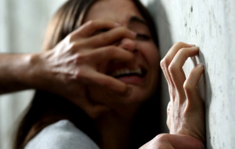 Calvarul îndurat de o fetiță din România, violată timp de cinci ani în Italia. Maltratată de doi bărbați, cu acordul soției unuia dintre ei