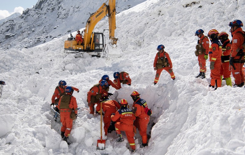 Doi alpiniști au murit în timp ce escaladau muntele Shishapangma, în Tibet, în urma unor avalanșe