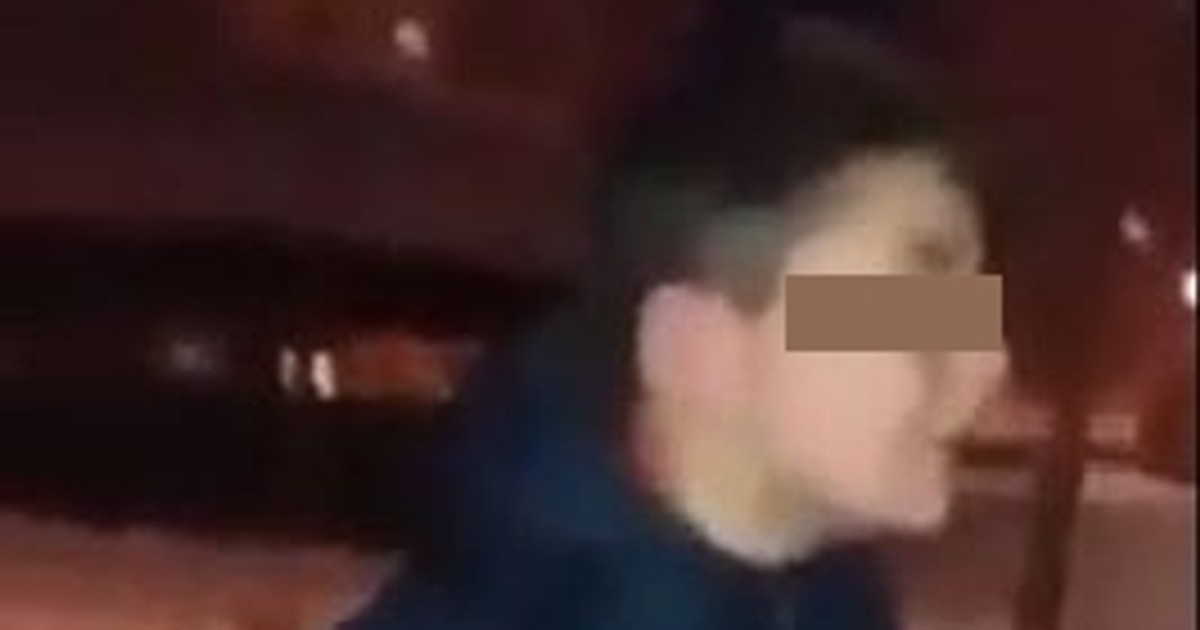 Un copil a fost bătut într-un parc din Brașov. Violențele a fost filmate, iar nimeni nu a intervenit să le oprească