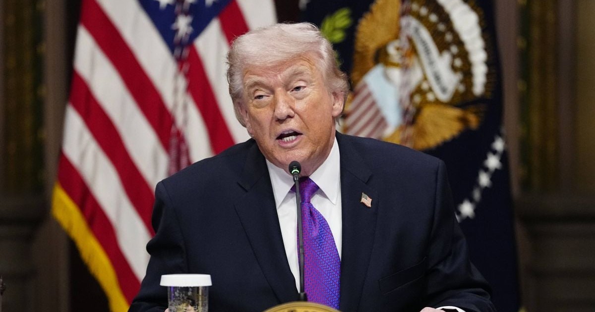 Donald Trump vorbește în timpul unei mese rotunde despre Angajamentul de Protecție a Contribuabililor în Sala Tratatelor Indiene din clădirea Biroului Executiv Eisenhower, lângă Casa Albă, Washington, DC, miercuri, 4 martie 2026