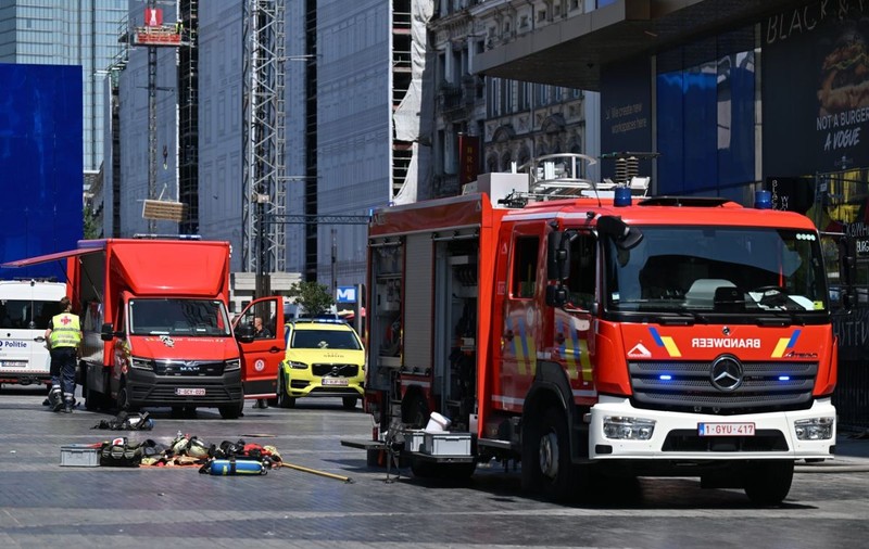Mai mulți muncitori morți și 6 dispăruți pe șantierul clădirii OXY din Bruxelles, unde a izbucnit un incendiu