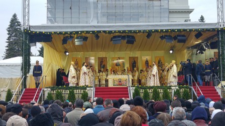 Soborul de preoți care oficiază slujba ziaruldeiasi.ro