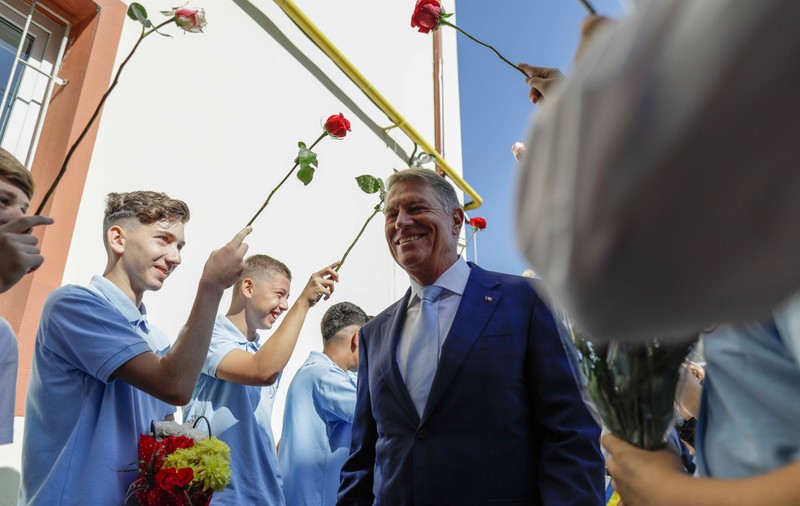 Prezent la deschiderea noului an școlar, Iohannis anunță că subiectul consumului de droguri în rândul tinerilor o să fie discutat în CSAT. „Un fenomen alarmant”