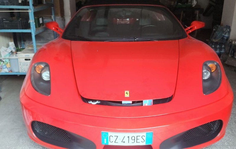 Un Ferrari confiscat este vândut de ANAF cu o reducere de 25% și are o taxă de 52.987 de lei