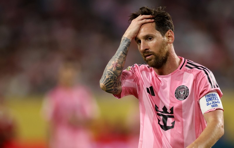 Lionel Messi, amendat după ce a lovit un adversar în față. Gestul care a trecut neobservat de arbitru | VIDEO