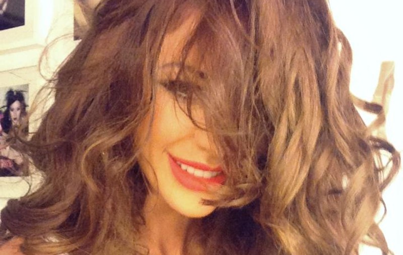Bianca Drăguşanu şi-a anunţat fanii CĂ E BOLNAVĂ! Află ce a păţit roşcata