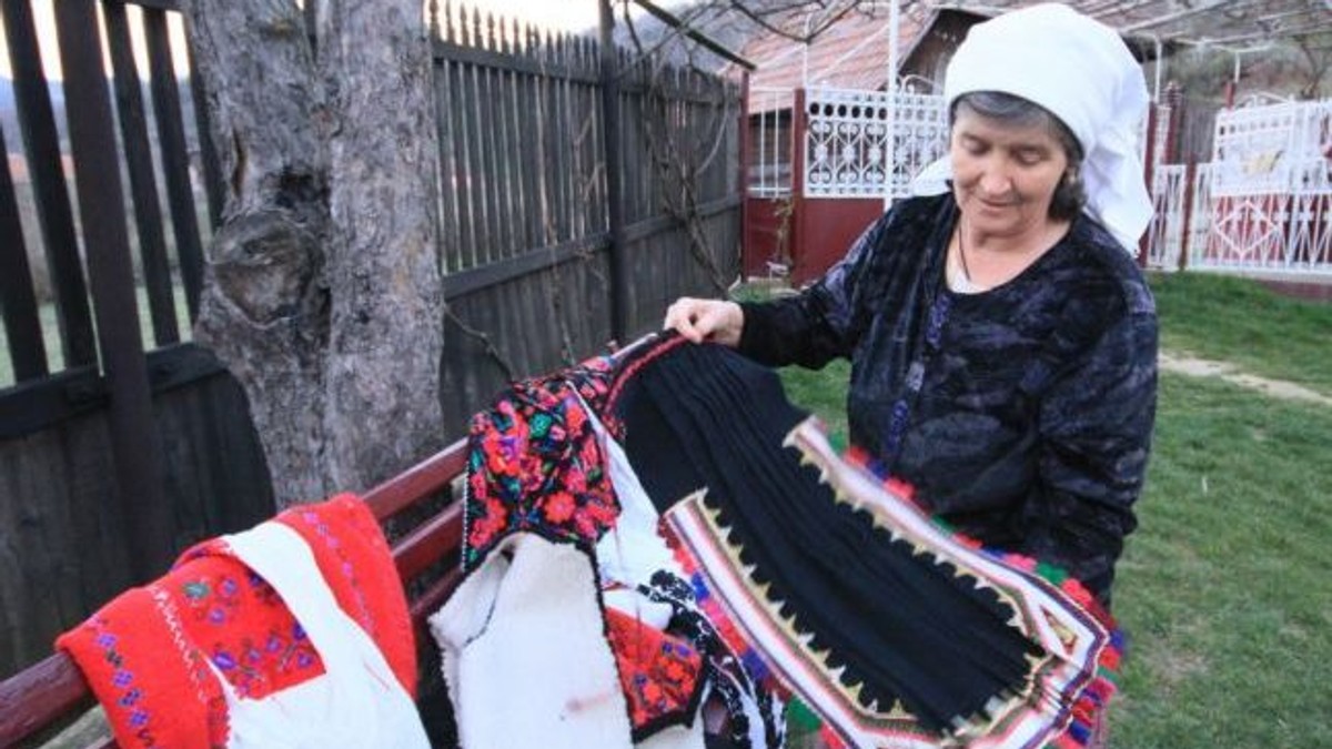 cămășile de nuntă din Ținutul Pădurenilor