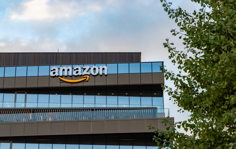 Amazon închide în România departamentul de Machine Learning. Sute de oameni rămân fără loc de muncă