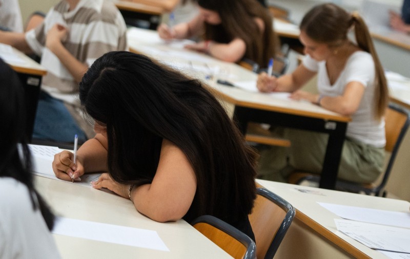 93,2% dintre candidaţii înscriși s-au prezentat la definitivat. 6 dintre ei au fost eliminaţi