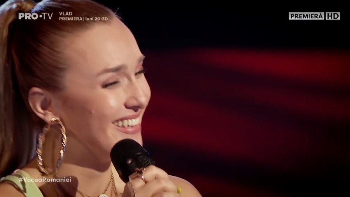 Mădălina Lefter, concurentă care a întors scaunele celor patru antrenori la prima emisiune din noul sezon Vocea României. „A fost un taifun de sunete”