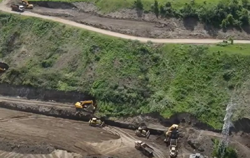 Mii de arbori au fost plantați în fosta groapă de gunoi din Brașov
