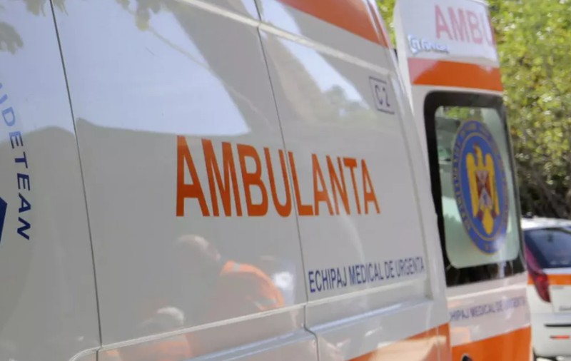Trei copii au ajuns în comă alcoolică la spital după ce au băut o sticlă de rachiu furată de la părinți, la Gura Humorului