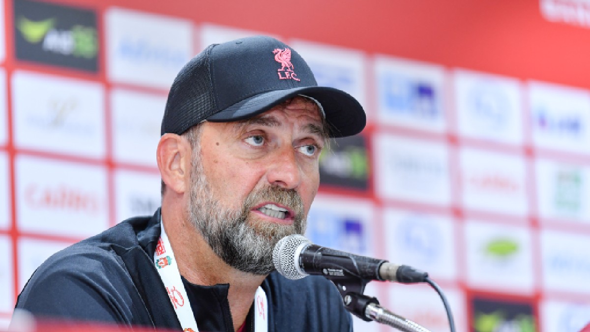 Jürgen Klopp, la o conferință de presă, în timp ce era antrenorul lui LIverpool