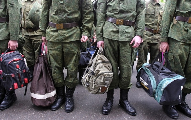 „Luați-i pe front, așa primim și noi bani pentru copii!”. Rusoaicele lăsate fără pensii alimentare își denunță foștii soți la comisariatele militare
