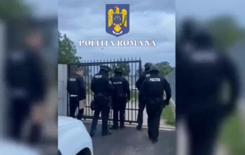Un bărbat şi o femeie din Ilfov, reţinuţi după ce au păcălit mai multe persoane că pot câştiga la licitaţii ceasuri de colecţie sau maşini de lux