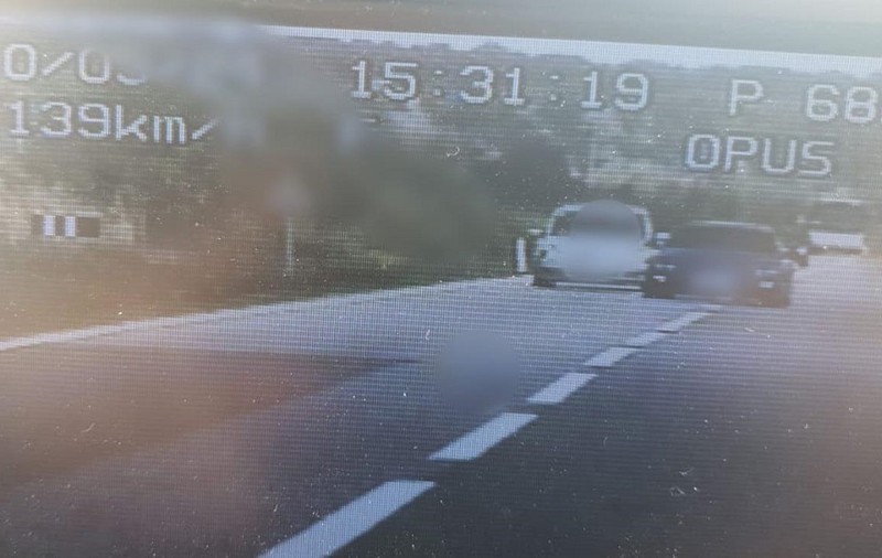 Cum a rămas fără permis pentru 300 de zile un șofer de 67 de ani din Dâmbovița, prins de radar cu „doar” 139 km/h