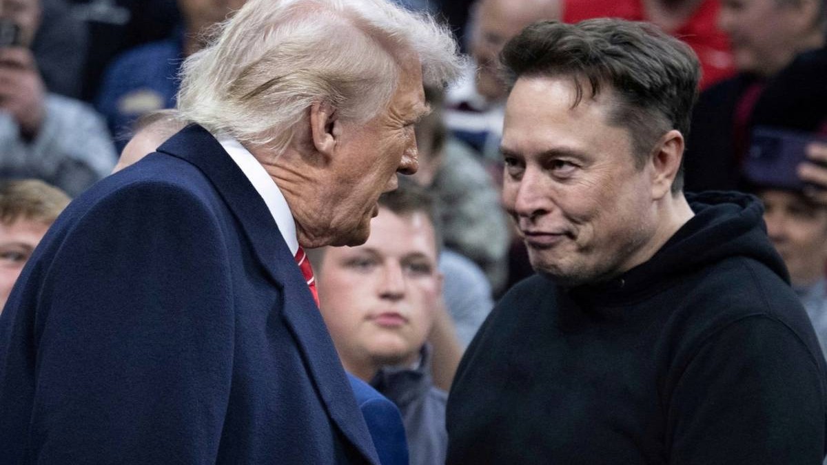 presedintele statelor unite intr-o fotografie in care pare ca tipă la elon musk fondatorul spacex si tesla
