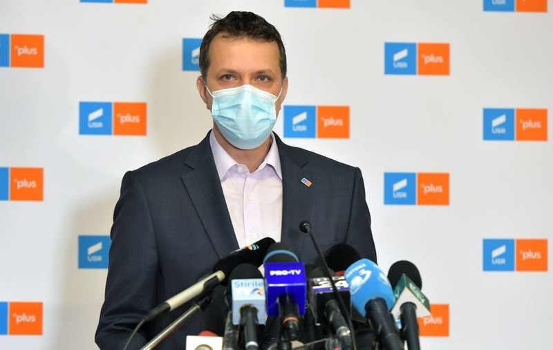 USR îl acuză pe Cîțu că „încearcă să se agațe de scaunul de premier”, după ce a contestat semnăturile de pe moțiune