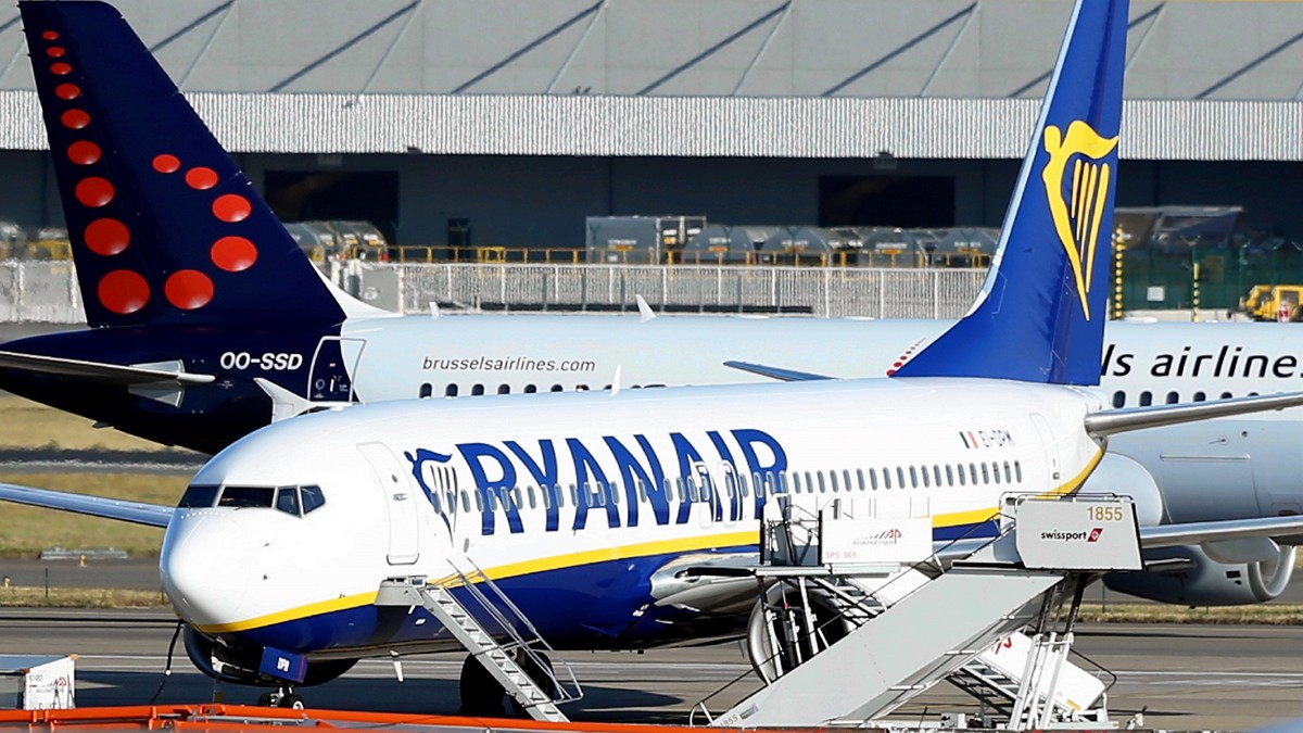 Ryanair înseamnă piloții britanici să se transfere în România sau să intre în concendiu fără plată pentru a nu fi dați afară