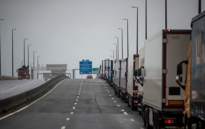 Un șofer român de TIR băut a provocat un ambuteiaj de 10 kilometri pe o autostradă din Franța