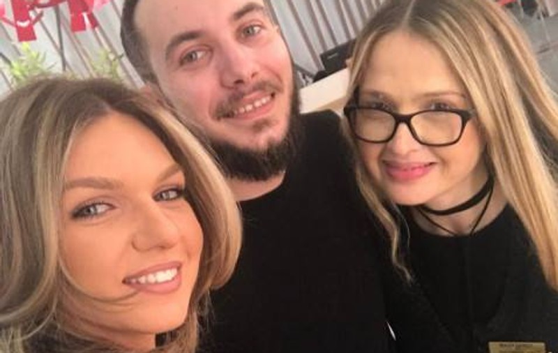 Simona Halep s-a dus la hairstylist. S-a gătit pentru întâlnirea cu fetele din Belgia
