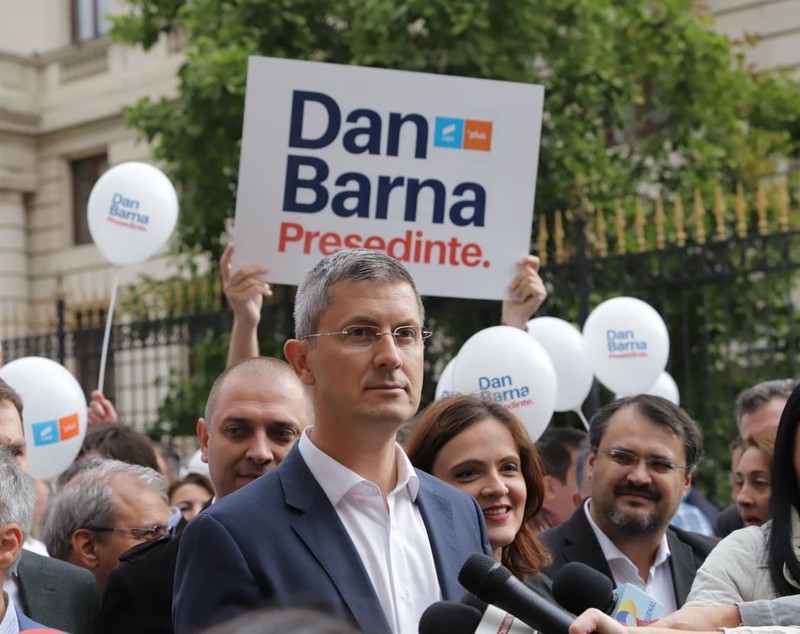 Dan Barna și-a depus candidatura la prezidențiale la Biroul Electoral Central. Alianța USR-Plus a strâns aproape 400.000 de semnături