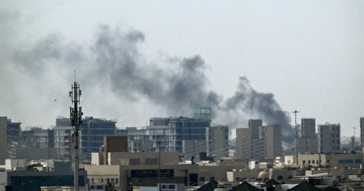 O coloană de fum se ridică în Doha după producerea mai multor explozii Foto: Profimedia