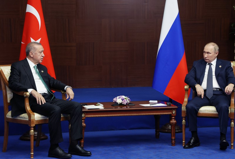 Întâlnirea dintre Vladimir Putin și Recep Tayyip Erdogan în marja celui de-al 6-lea Summit al Conferinței privind Interacțiunea și Măsurile de Consolidare a Încrederii în Asia (CICA) la Astana, capitala Kazahstanului. Foto: EPA