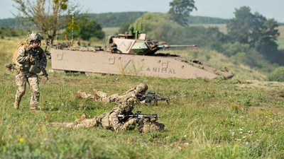 Soldați exericții tragere