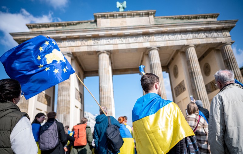 Majoritatea germanilor vor ca Ucraina să negocieze cu Rusia încheierea războiului și se opun aderării imediate la NATO, arată un sondaj
