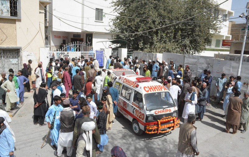 Atentate sinucigașe la două moschei din Pakistan. Sunt cel puțin 59 de morți și peste 50 de răniți