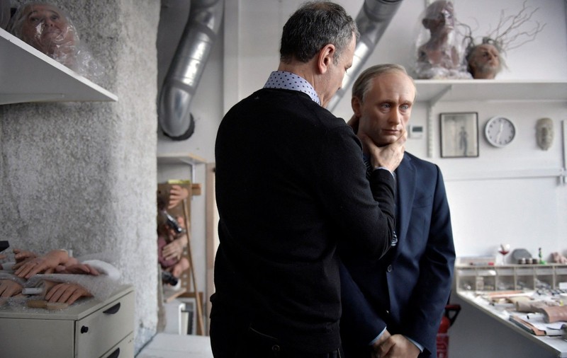 Statuia lui Vladimir Putin, scoasă de la muzeul de ceară din Paris. Ar putea fi înlocuită cu una a lui Zelenski