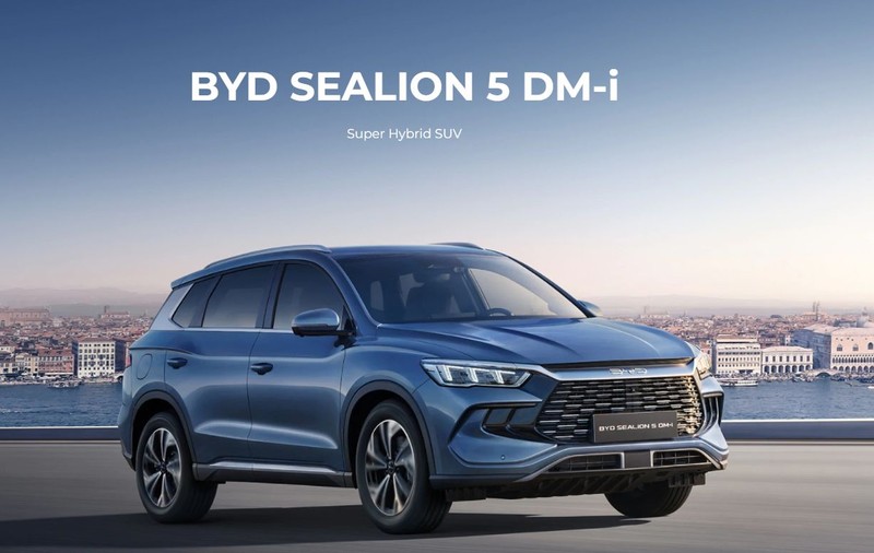 BYD lansează în România modelul Sealion 5 DM-i, un hibrid cu o autonomie de peste o mie de kilometri și preț de Dacia Bigster