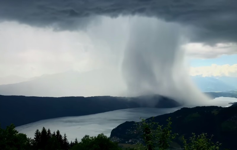 VIDEO| Un tusunami căzând din cer. Fenomen meteorologic rar în Australia. Imaginile sunt incredibile