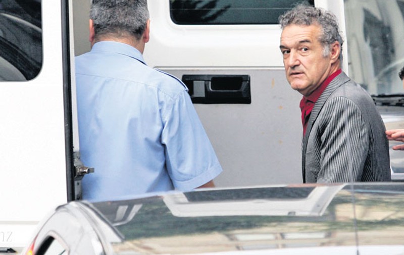 Motivul pentru care Gigi Becali a fost condamnat în dosarul privind sechestrarea hoţilor care i-au furat maşina