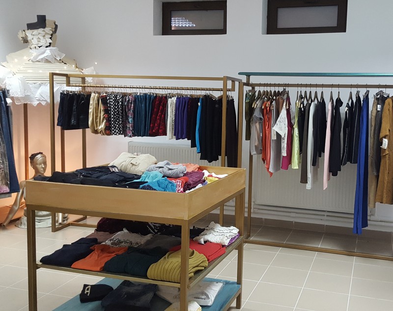 VIDEO/ S-a deschis magazinul unde iei mâncarea pe puncte, pe baza muncii în folosul comunității