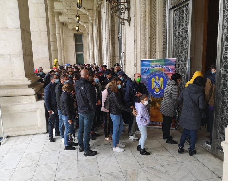 Cozi la Palatul Parlamentului, care poate fi vizitat gratuit astăzi, de Ziua Copilului