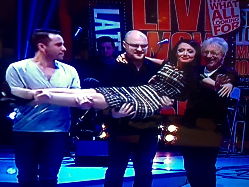 Andreea a încercat să fie mai tare și a chemat trei masculi să o care