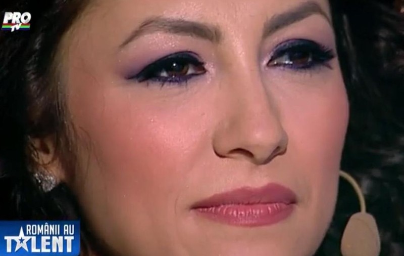 ROMÂNII AU TALENT. Andra NU ŞI-A PUTUT STĂPÂNI LACRIMILE, iar sala a ovaţionat-o minute bune. A fost cel mai emoţionant moment al serii