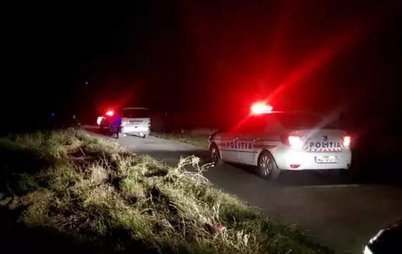 VIDEO| Bătaie în stradă la Craiova. Două familii s-au luat la bătaie cu topoare, bâte și coase. 15 persoane au ajuns la spital