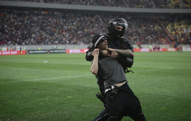 Câți suporteri au fost reținuți de Jandarmerie după meciul Steaua - Rapid: ”Sancțiuni pentru peste 50 de persoane” / GALERIE FOTO