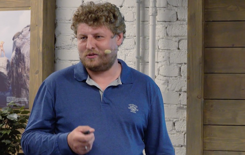 Instanța a amendat un profesor de informatică de la o școală din Moscova care a scris pe tablă „Glorie Ucrainei. Moarte nebunilor ruși!”