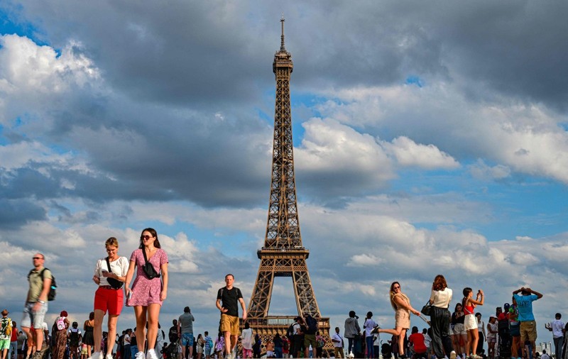 Turnul Eiffel, vizitat anul trecut de mai mulţi turişti decât înaintea pandemiei de COVID