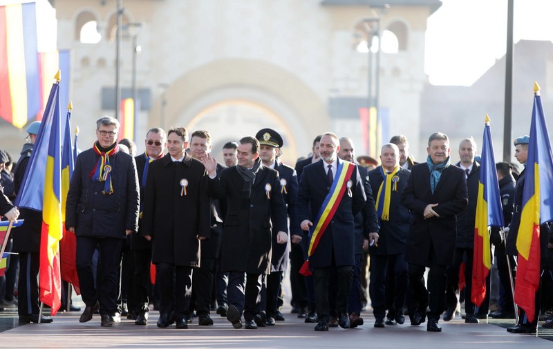 Ludovic Orban, la Alba Iulia: "Unirea celor trei provincii  româneşti prin autostrăzi reprezintă o prioritate pentru Guvern"