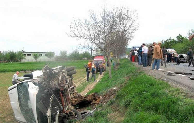 Microbuz răsturnat la Bacău! 11 persoane au ajuns la spital