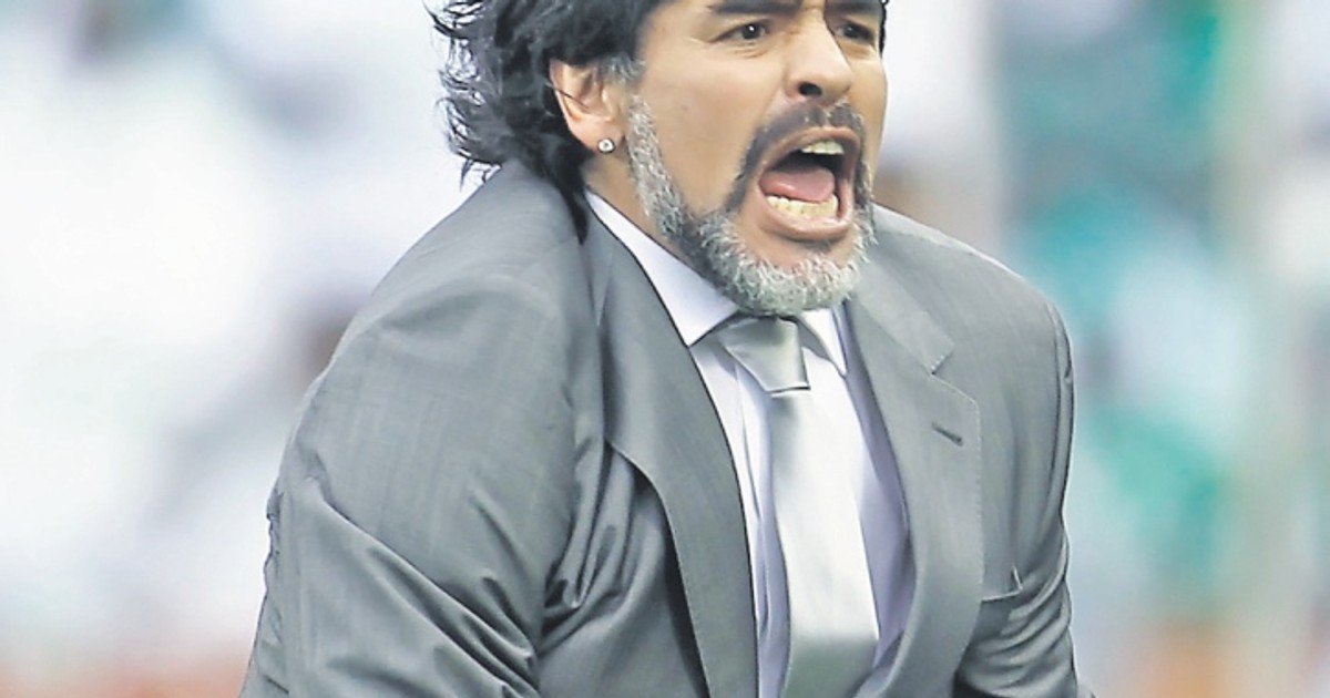 4439-264170-maradona_pele_platini.jpg